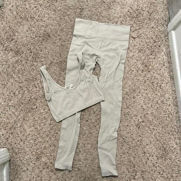 Pull & Bear Ribbed Workout Set - Picture 2 of 3